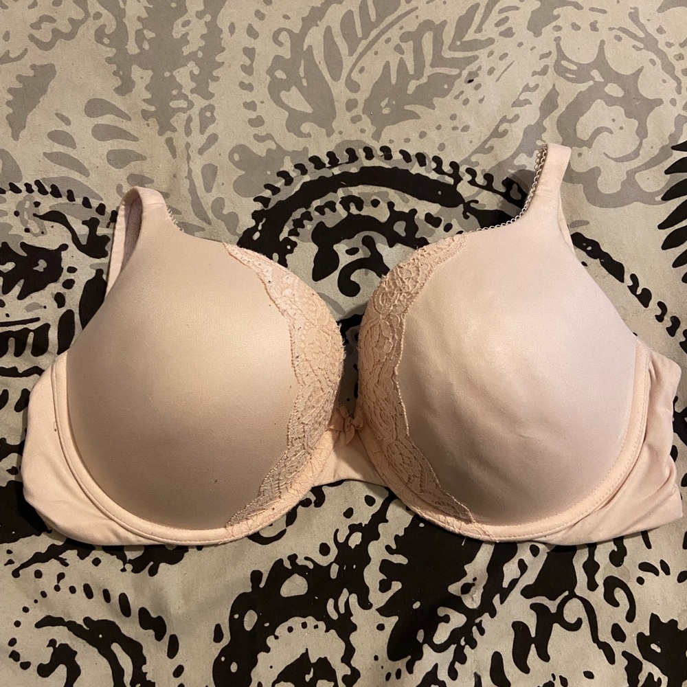 Victoria’s Secret baby pink bra
